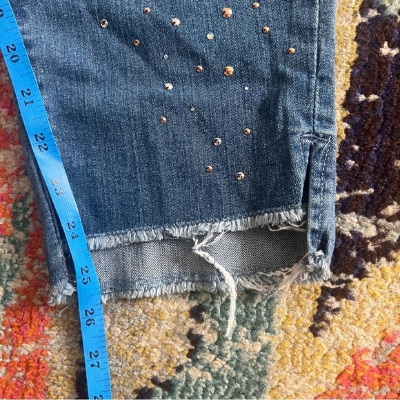 Bandolino Women's Jeans SZ 8 Lisbeth Embellished Pearls Blue Cropped Jeans - Picture 4 of 6